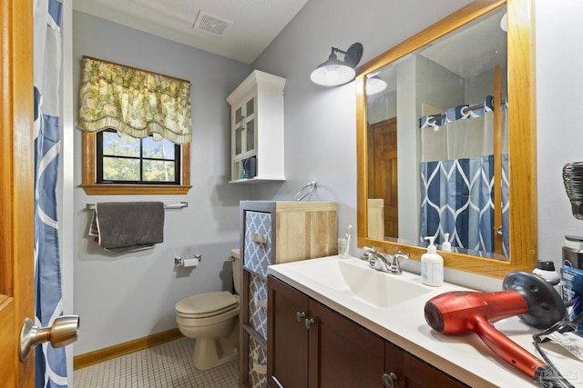 full bathroom featuring tile patterned floors, toilet, curtained shower, vanity, and visible vents