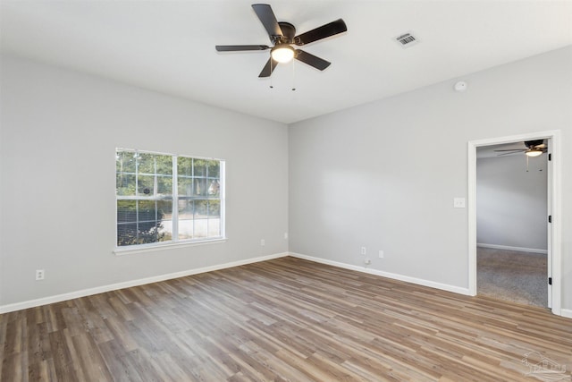 empty room featuring light hardwood / wood-style floors and ceiling fan