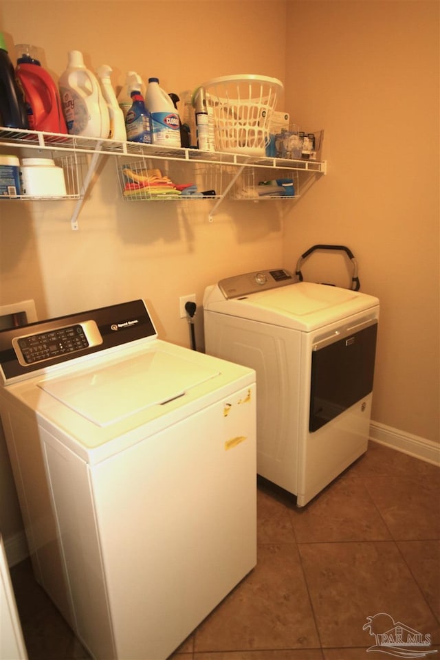 4135 Dundee Crossing Dr, Pace, FL 32571 - laundry room featuring washing machine and dryer, tile patterned floors, and baseboards