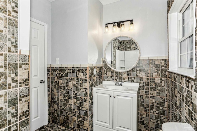 808 Woodland Dr, Pensacola, FL 32503 - bathroom featuring wainscoting, vanity, and tile walls