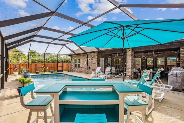 view of swimming pool featuring a fenced in pool, ceiling fan, a patio area, an in ground hot tub, and a lanai