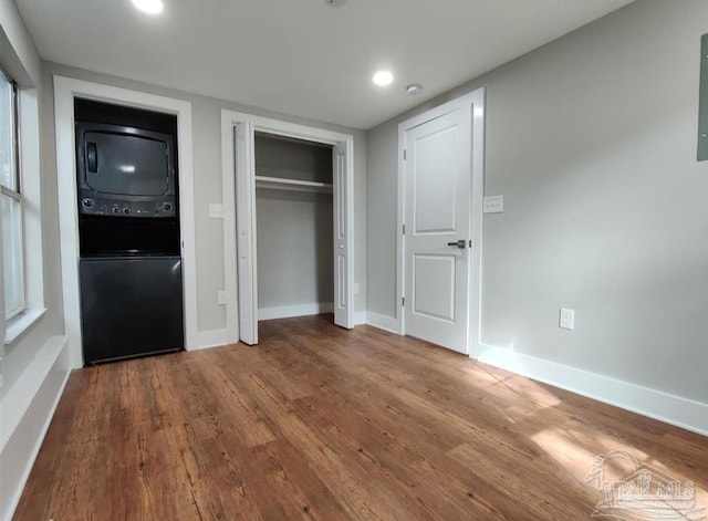 unfurnished bedroom with hardwood / wood-style flooring and a closet