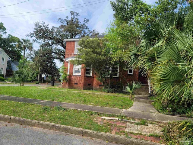 view of front of property with a front yard