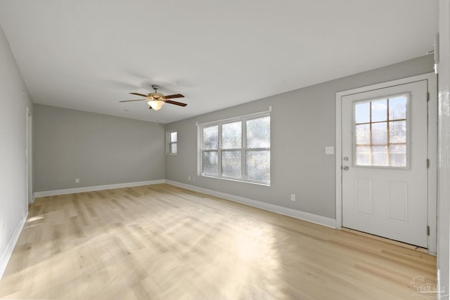 foyer featuring light hardwood / wood-style floors and ceiling fan