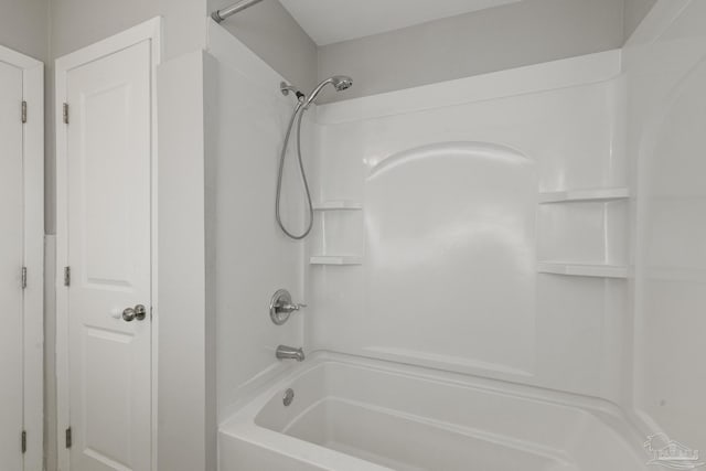 bathroom with tub / shower combination