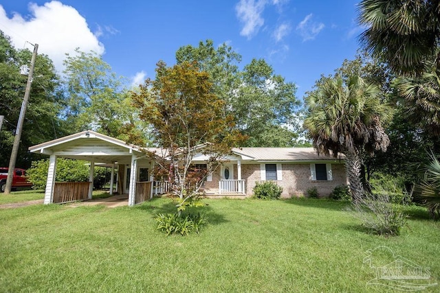 view of front of property featuring a front yard