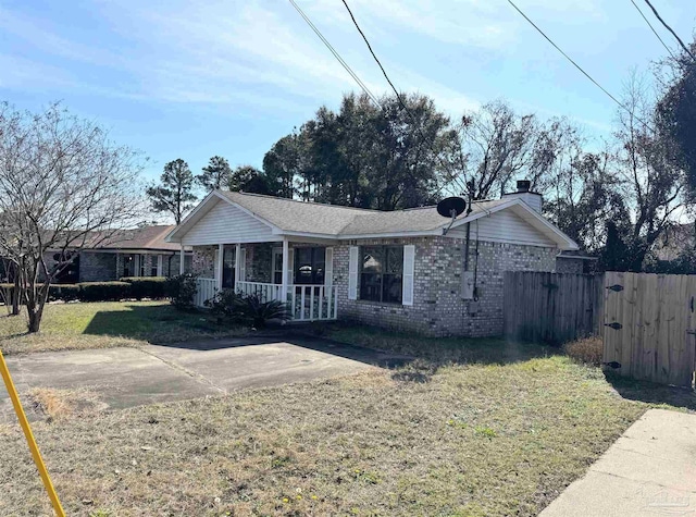 ranch-style home featuring a front yard and covered porch