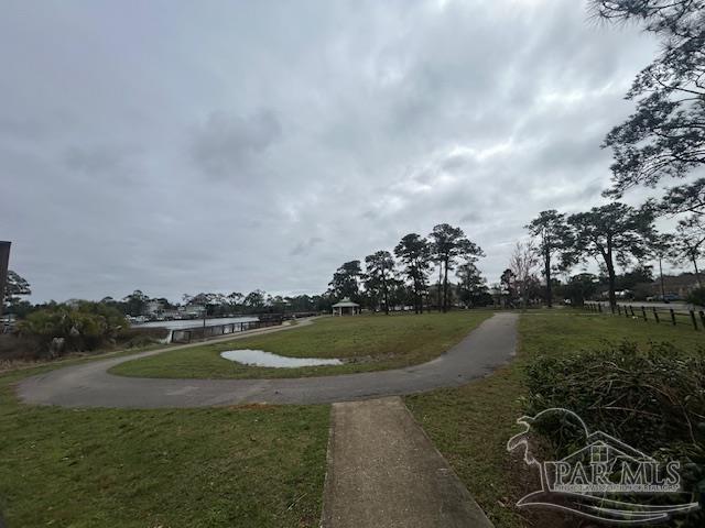 view of property's community featuring a yard