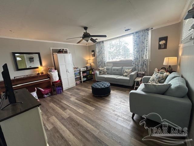 living room featuring ceiling fan, crown molding, and wood finished floors