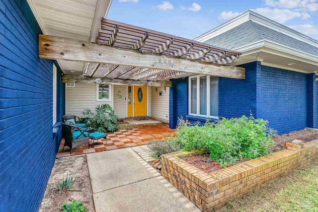 property entrance featuring a pergola