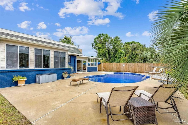 view of swimming pool featuring a patio