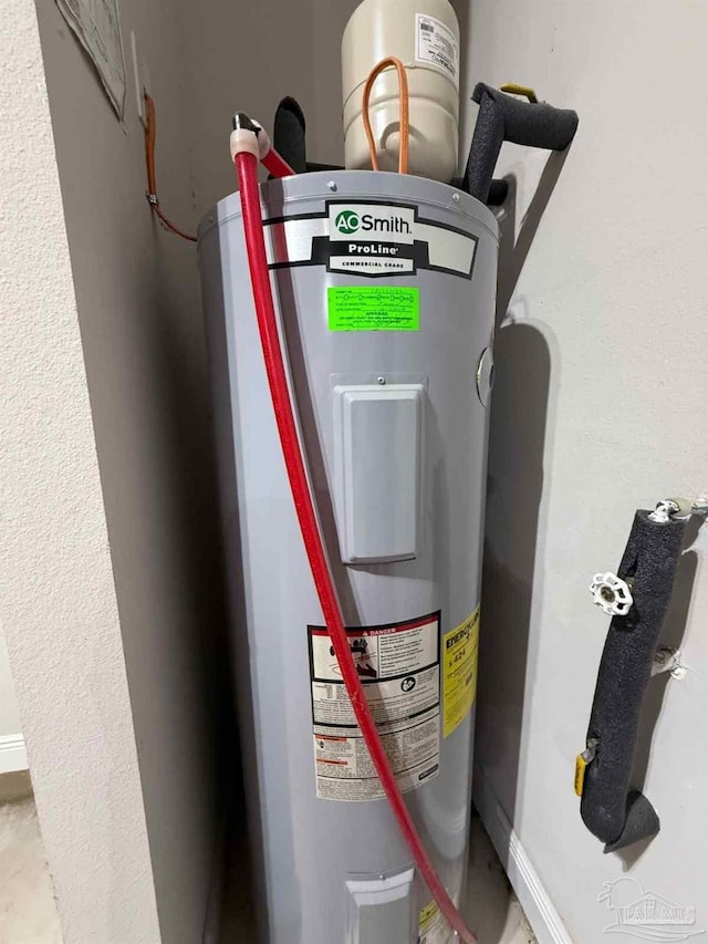 7912 Stream Ridge Rd, Pensacola, FL 32526 - utility room with water heater