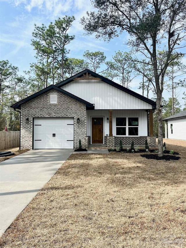 view of front facade with a garage and a front yard