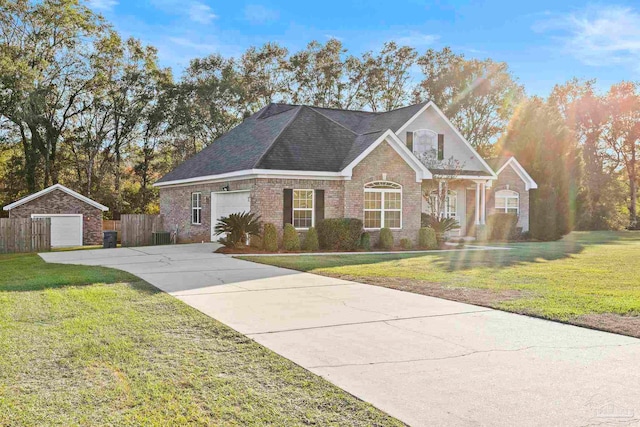 view of front of property featuring an outdoor structure and a front yard