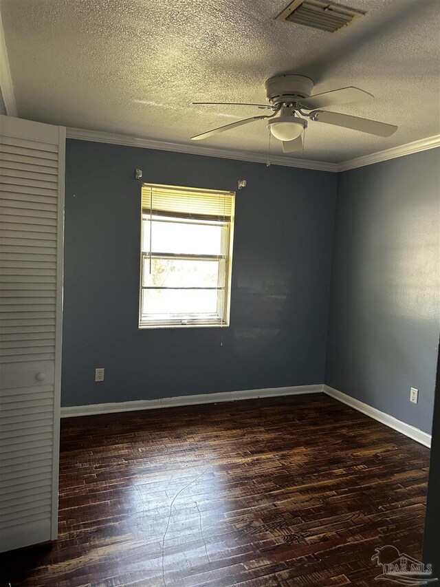 empty room featuring a textured ceiling, ornamental molding, hardwood / wood-style floors, and ceiling fan