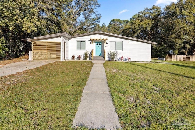 view of front facade with driveway, a front lawn, and fence