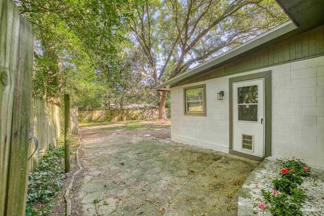 view of yard featuring a patio