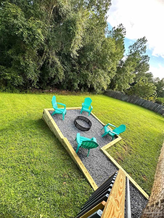 view of yard featuring a fire pit