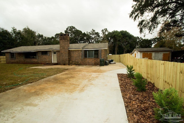 ranch-style home with a front yard