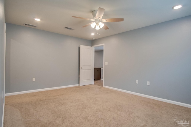 carpeted empty room featuring ceiling fan