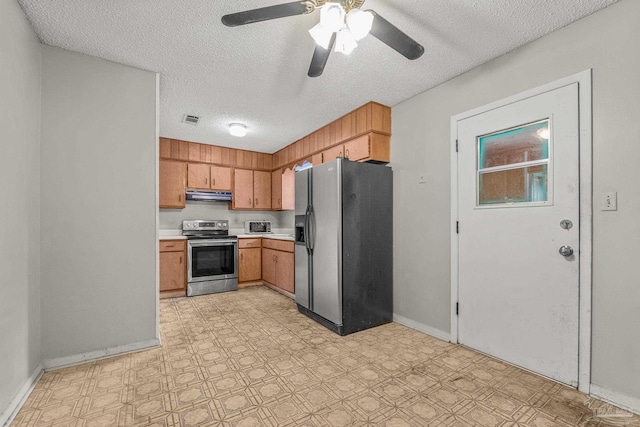 kitchen with stainless steel appliances, ceiling fan, and a textured ceiling