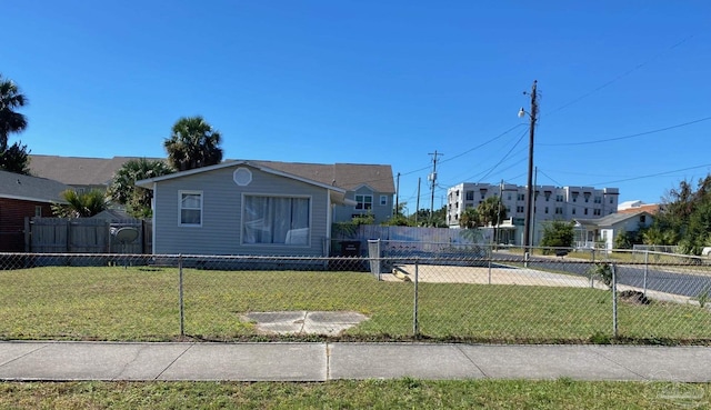 view of front facade featuring a front yard