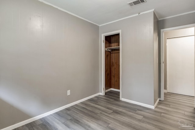 6845 Trail Ride S, Milton, FL 32570 - unfurnished bedroom with wood finished floors, ornamental molding, baseboards, and a closet