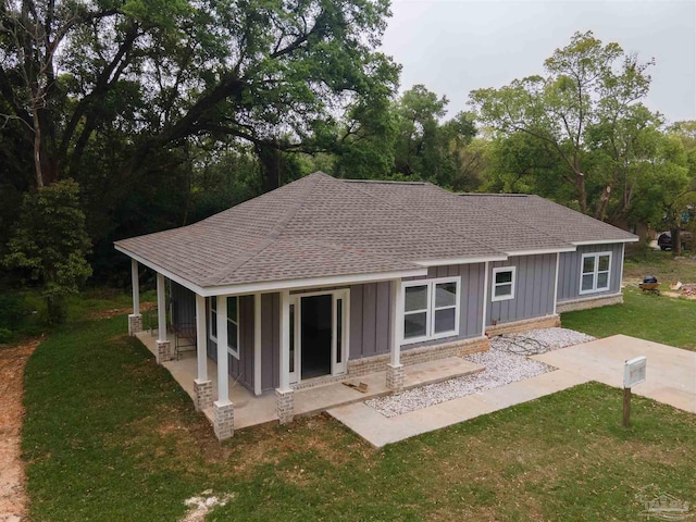 view of front of house featuring a patio area and a front yard