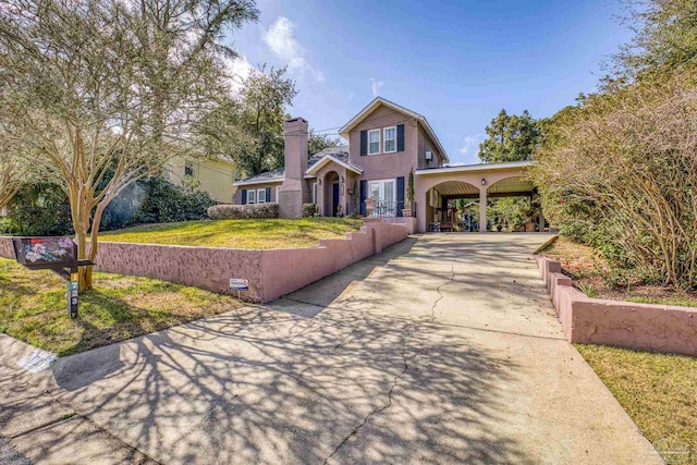 view of front property featuring a carport and a front lawn