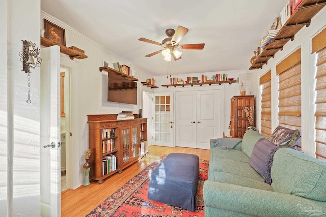 living room featuring crown molding, ceiling fan, and hardwood / wood-style floors