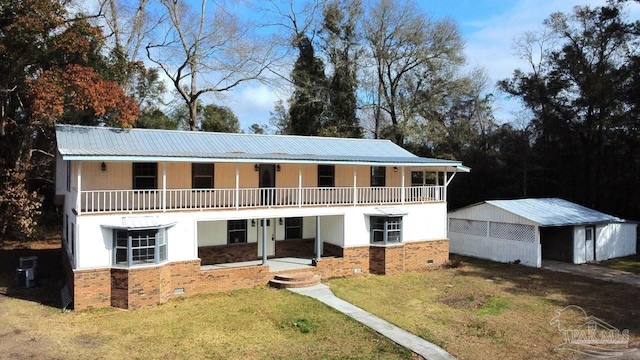 view of front facade with a front yard