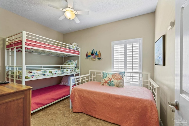 bedroom featuring ceiling fan and a textured ceiling