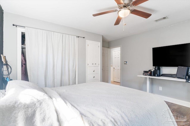 bedroom with ceiling fan