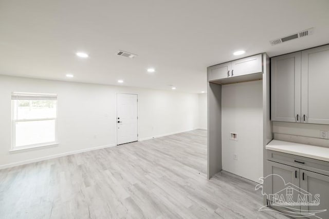 interior space with visible vents, light wood-style flooring, recessed lighting, and baseboards