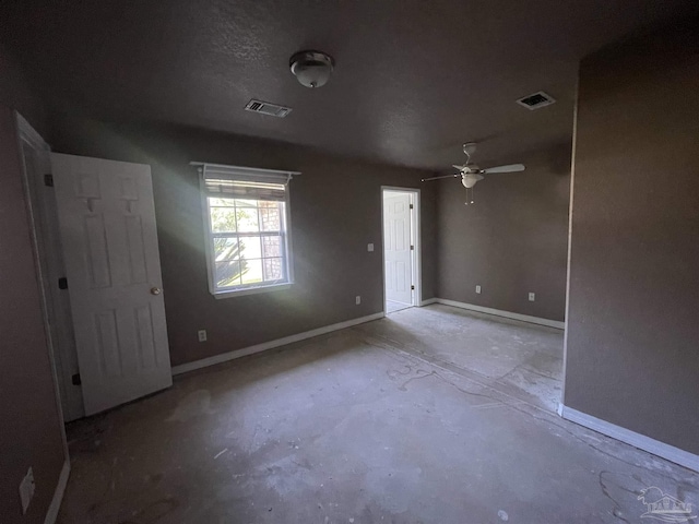 unfurnished room with ceiling fan