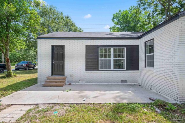 view of front of property with a front lawn and a patio