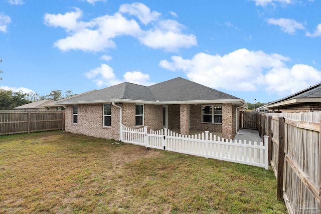 view of front of house with a front lawn