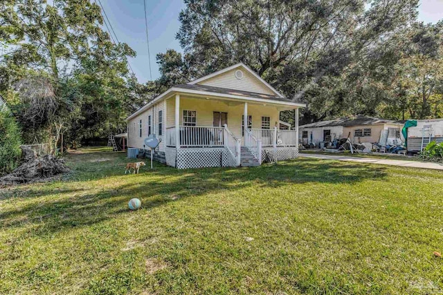 view of front of home featuring covered porch and a front lawn