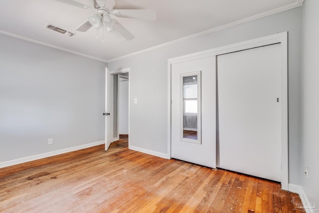 unfurnished bedroom featuring visible vents, ornamental molding, hardwood / wood-style floors, baseboards, and ceiling fan