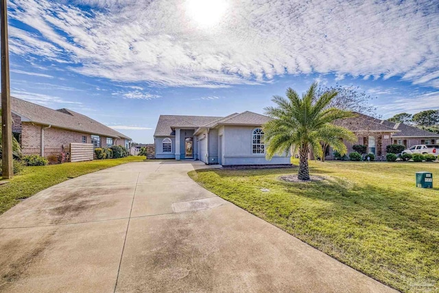 single story home featuring a front lawn