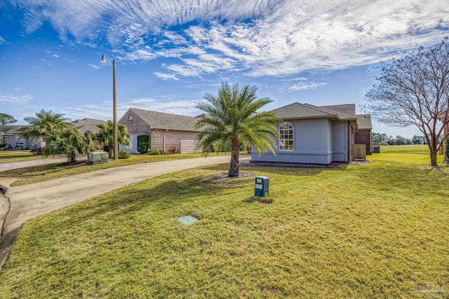 ranch-style home featuring a front lawn