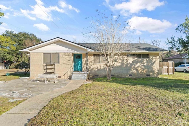 ranch-style home featuring a front yard