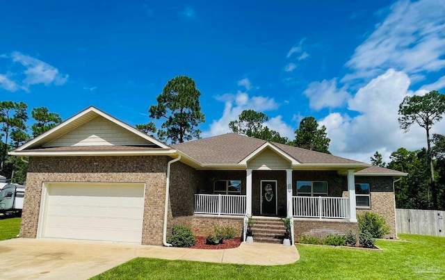 view of front facade featuring covered porch and a front lawn