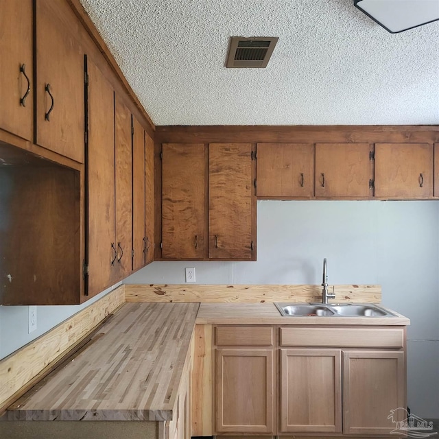 kitchen featuring sink