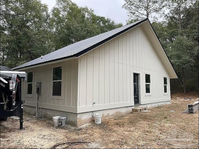 46 Caswell Dr, Defuniak Springs, FL 32435 - view of side of home with board and batten siding