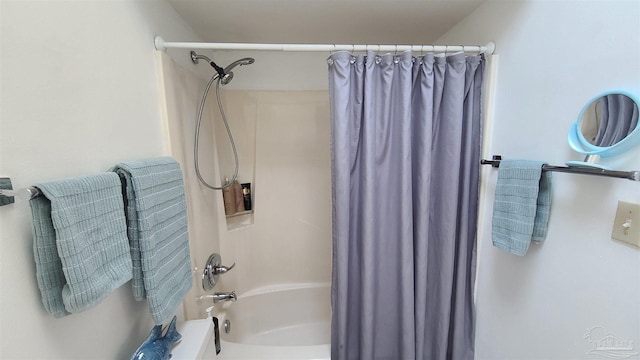 bathroom with shower / tub combo