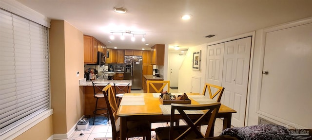 dining space featuring light tile patterned floors, recessed lighting, a toaster, visible vents, and baseboards