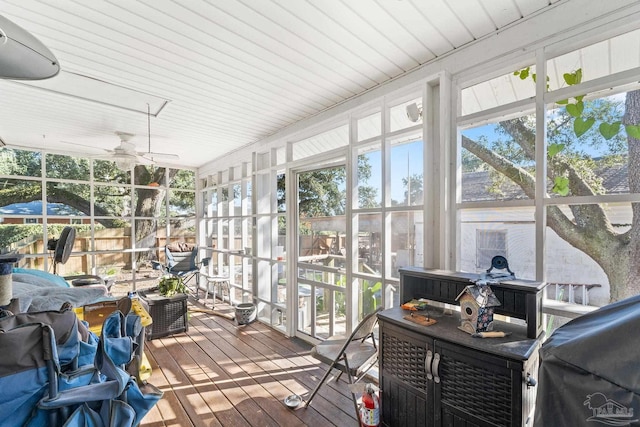 sunroom / solarium with ceiling fan