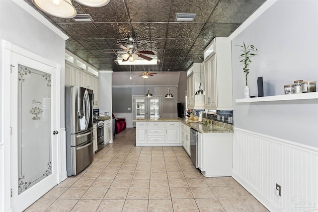 kitchen featuring an ornate ceiling, a ceiling fan, appliances with stainless steel finishes, and a peninsula