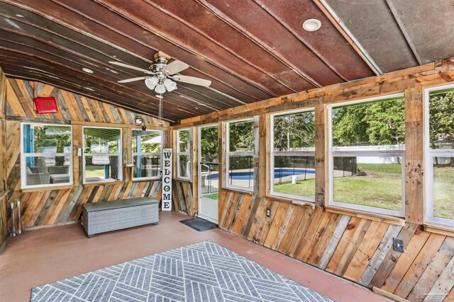 sunroom with a ceiling fan